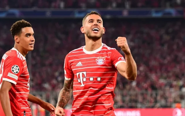 Những lần thay cầu thủ trong trận Gladbach đấu với Bayern