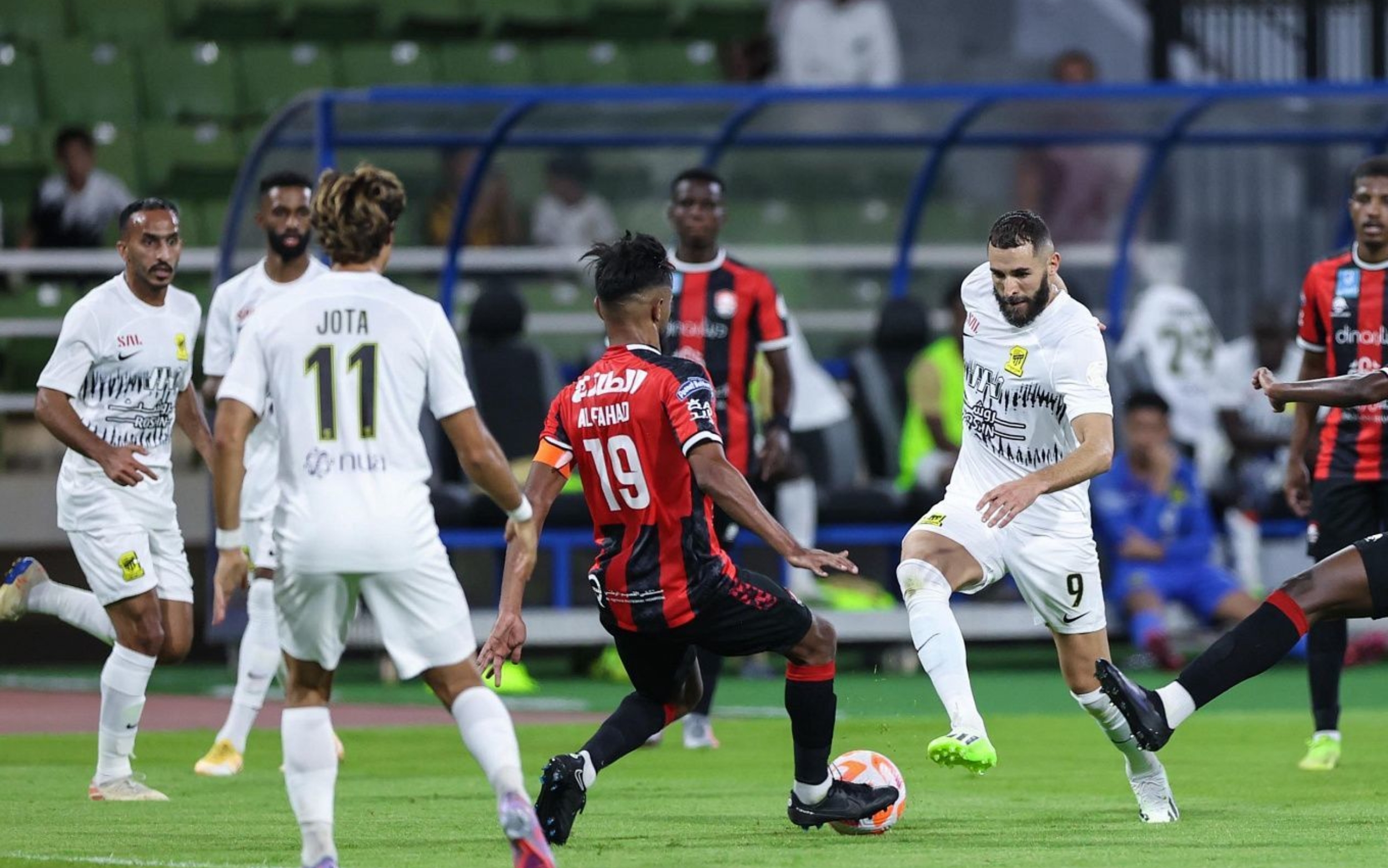 Al Ittihad và Al Akhdoud có nhiều thay đổi trong lực lượng, phải đối diện với nhiều khó khăn