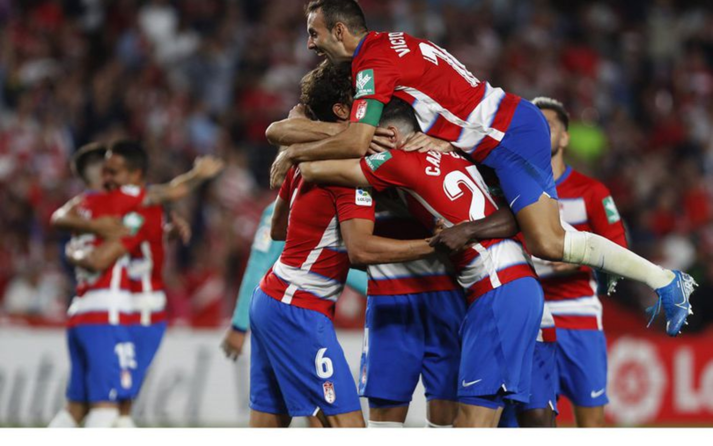 Cả 2 đội bóng đều phải đối mặt với những khó khăn riêng