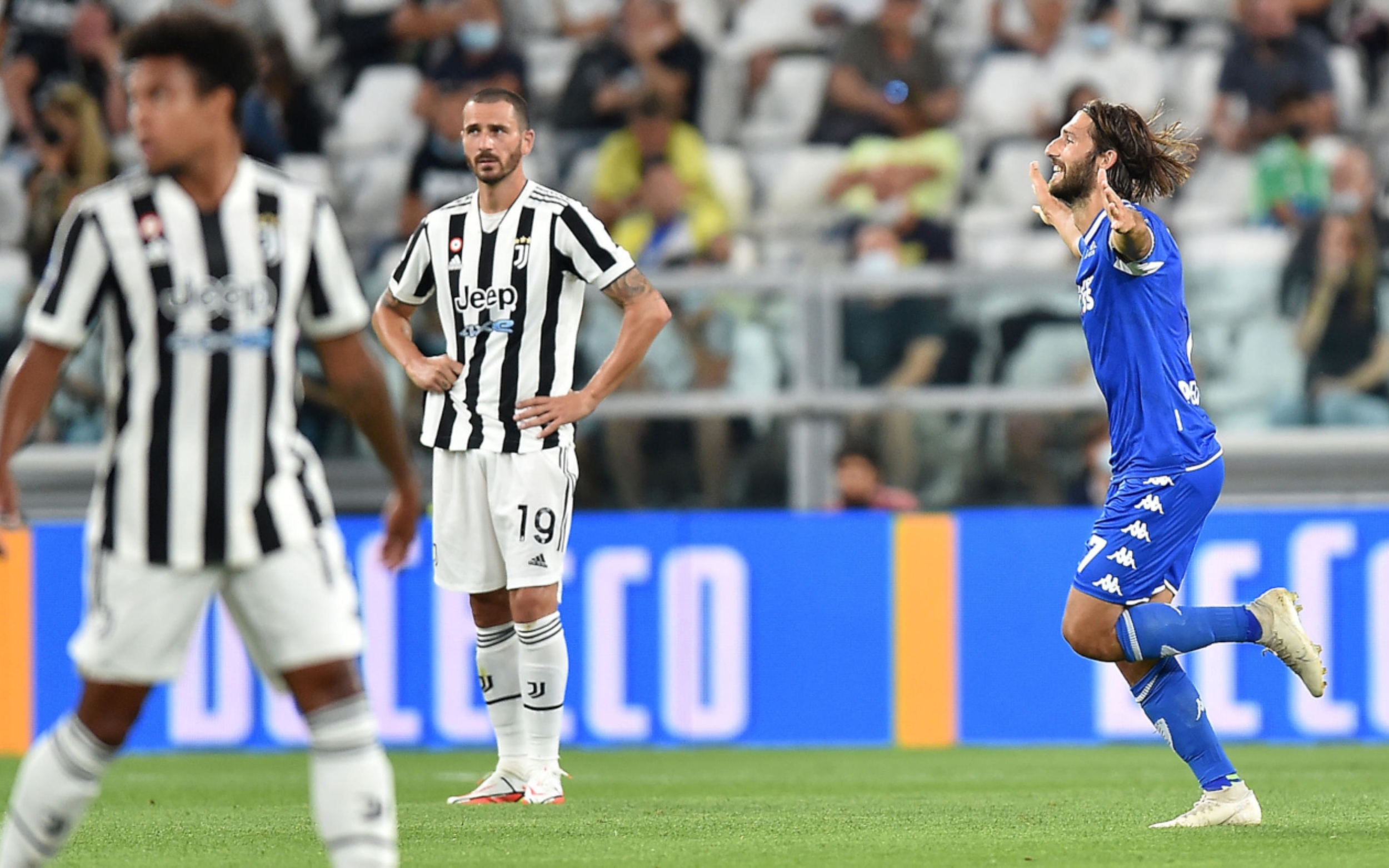 Kết thúc toàn trận với tỷ số 1-1 không phân thắng bại