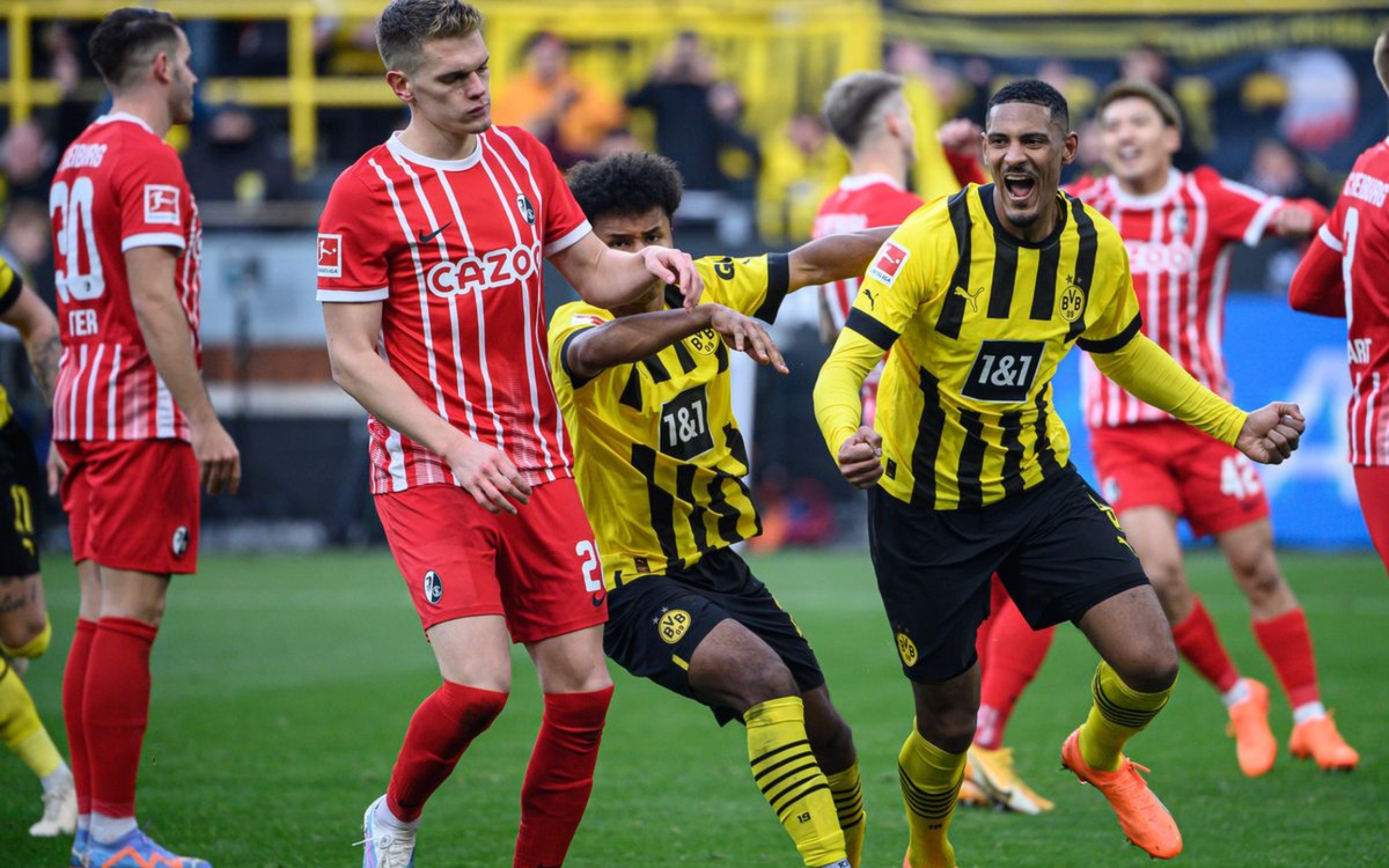 Kết thúc với tỷ số 3-0 dành cho Dortmund