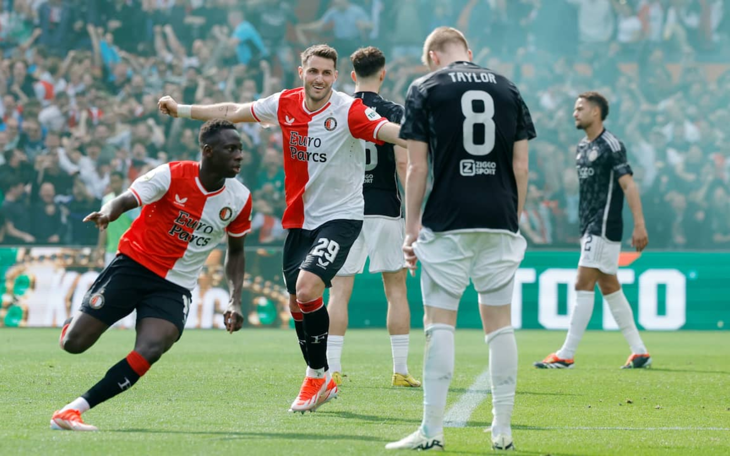 Tình hình hiện tại của Ajax và Feyenoord