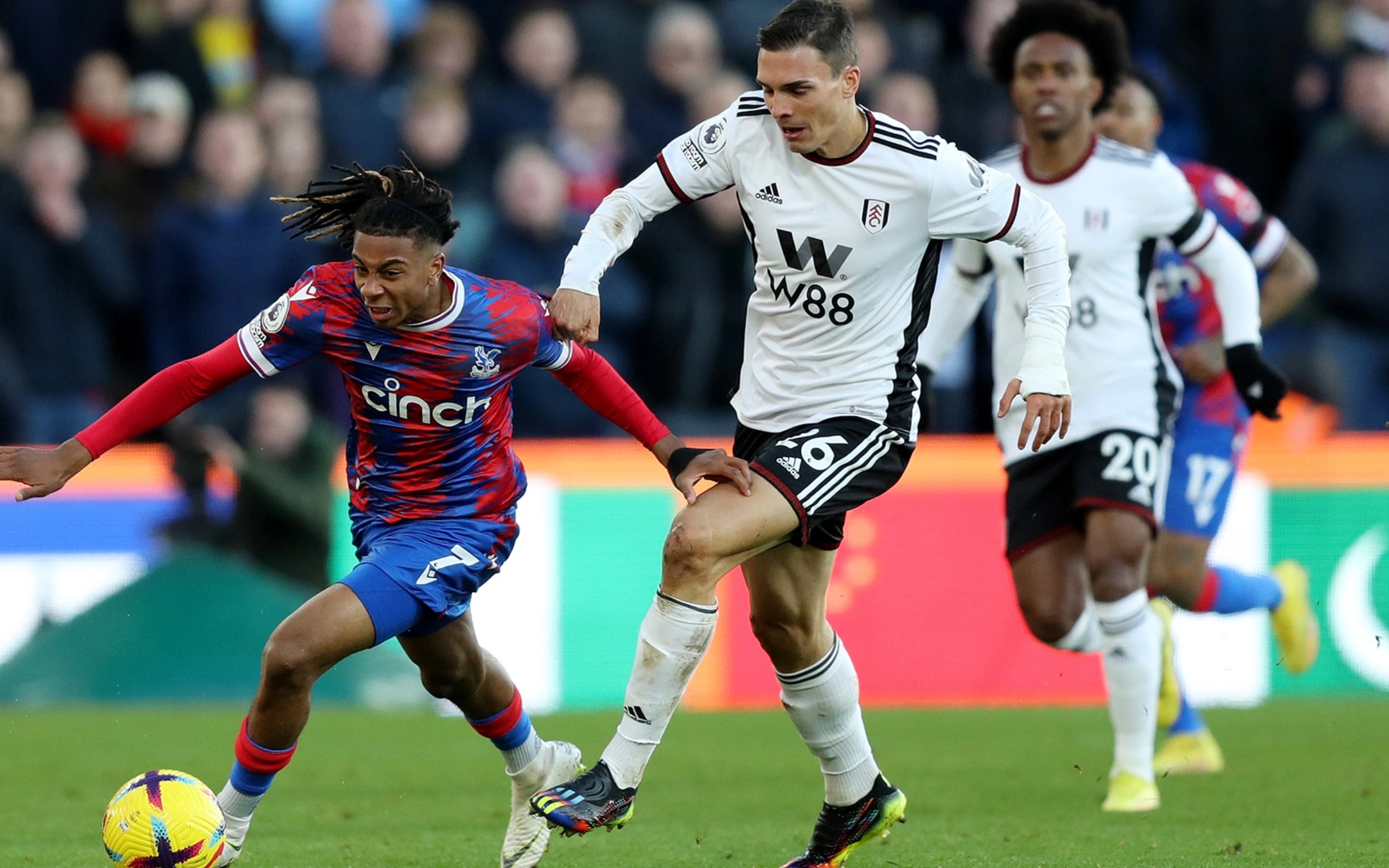 Trận đấu diễn ra đầy kịch tính và nhiều biến cố bất ngờ