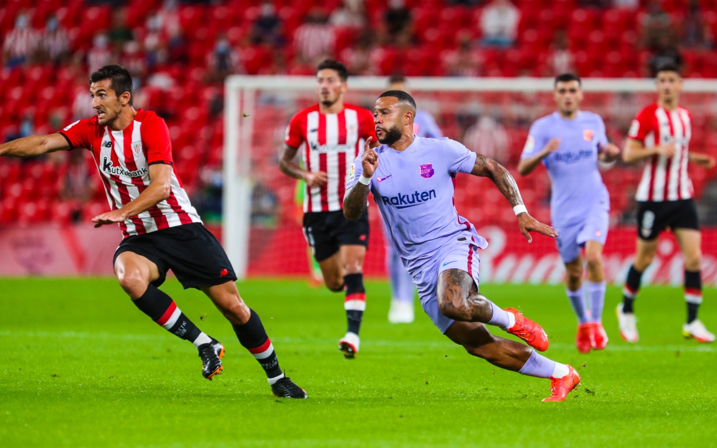 Trận đấu với sự khác biệt trong lối chơi và hệ thống chiến thuật.