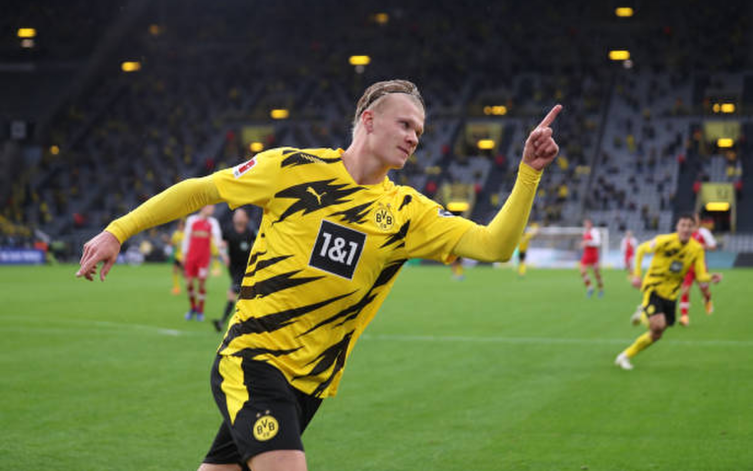 Xem xét thông tin lực lượng và sức mạnh của 2 đội